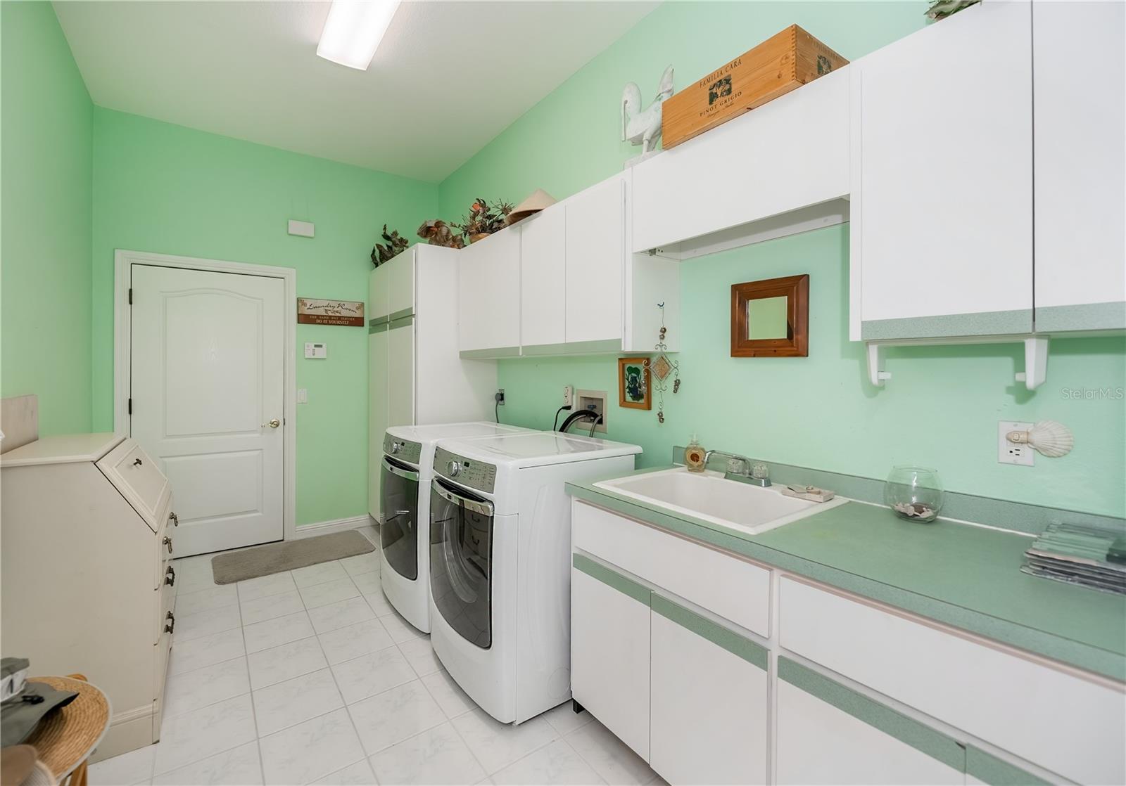 Image 60 of 84 For 17400 White Water Court