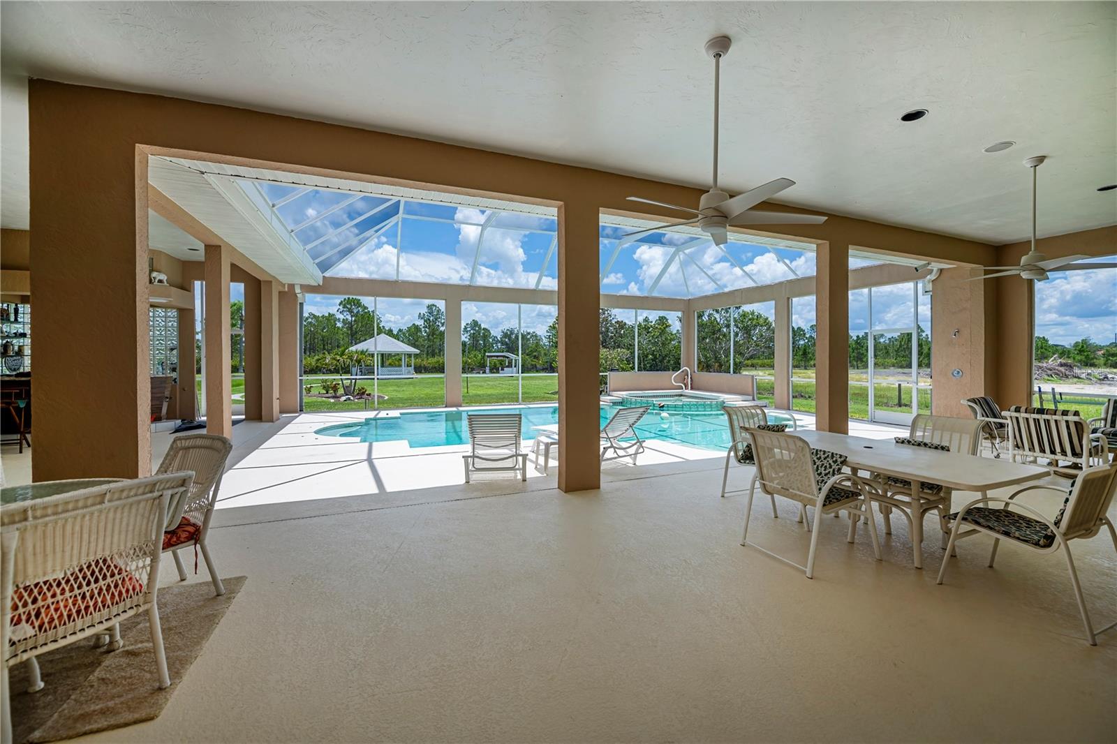 Image 61 of 84 For 17400 White Water Court