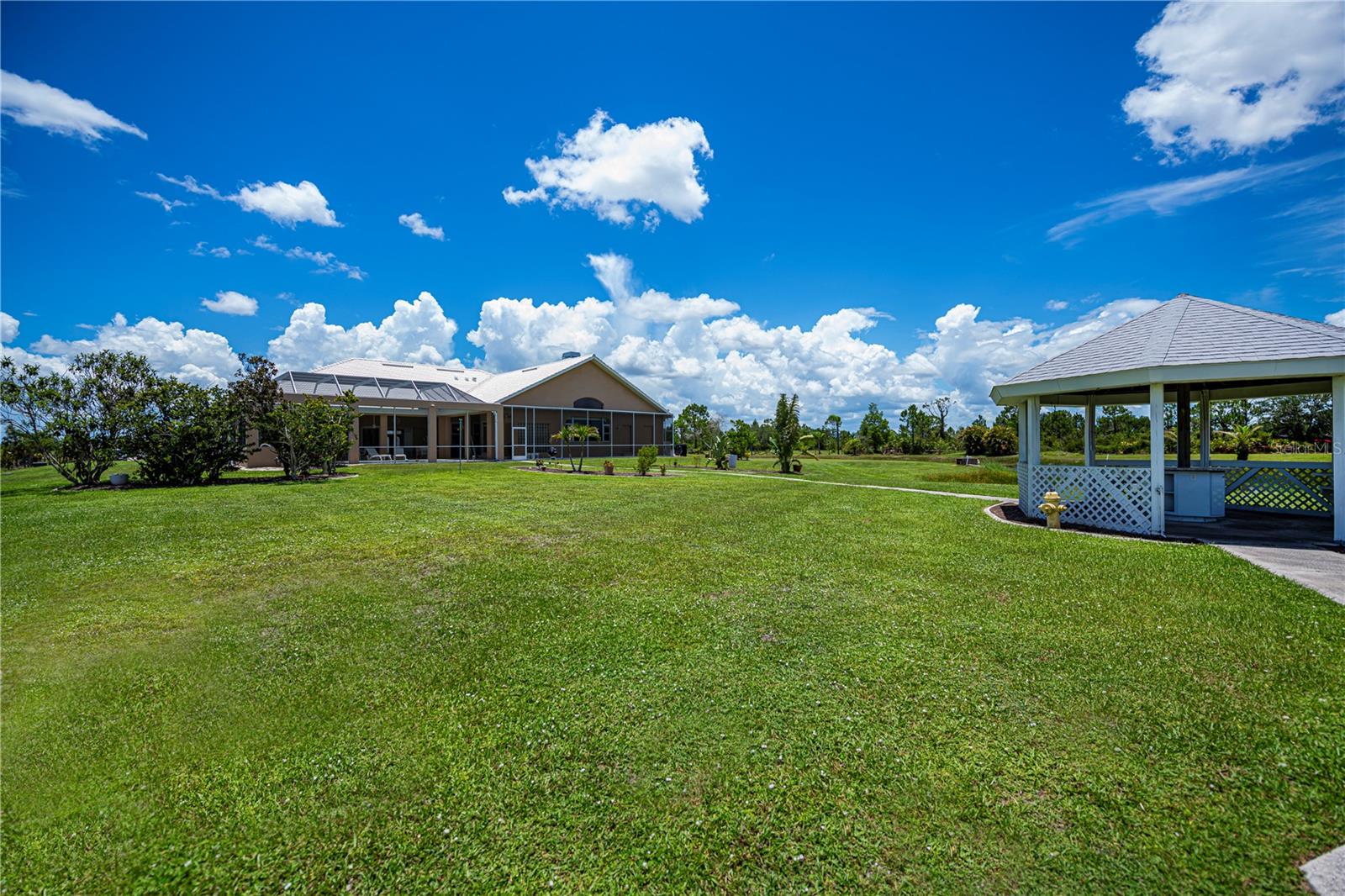 Image 77 of 84 For 17400 White Water Court