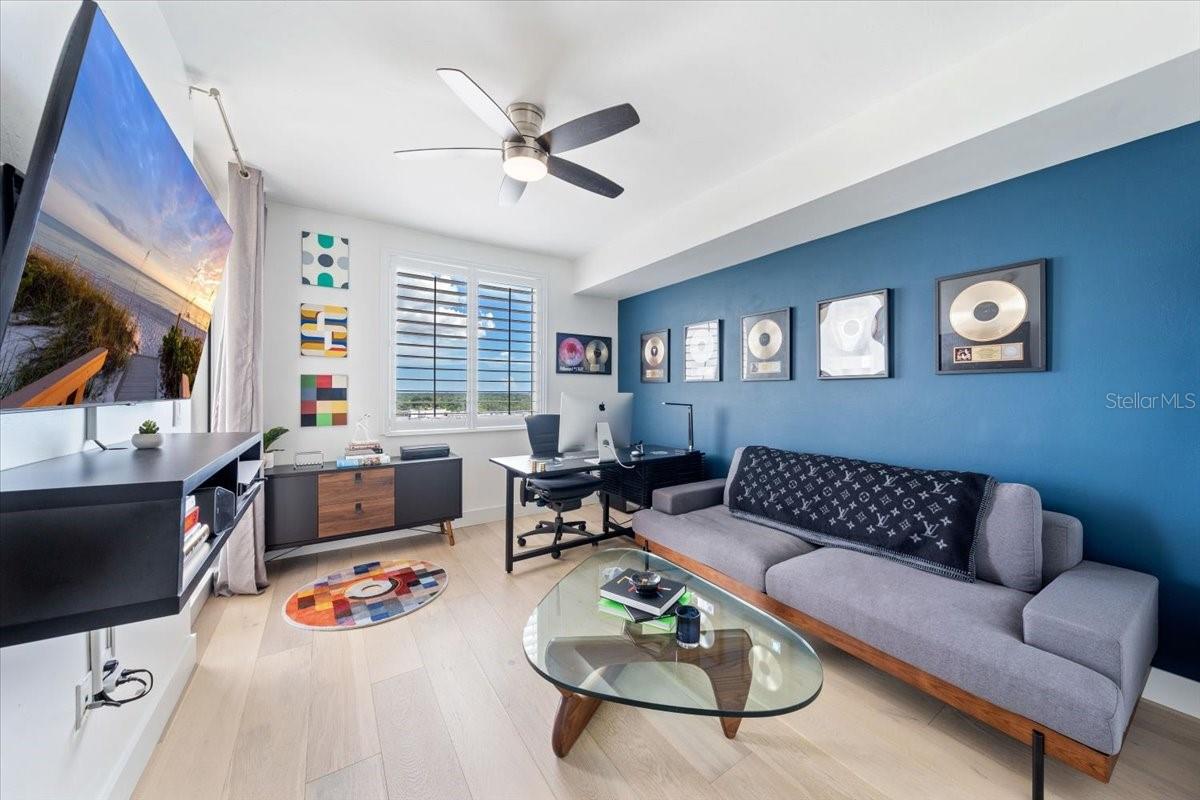 Image 22 of 37 For 2104 1st Street 1402