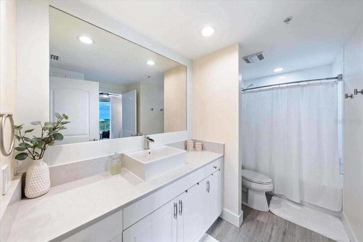 Image 26 of 37 For 2104 1st Street 1402