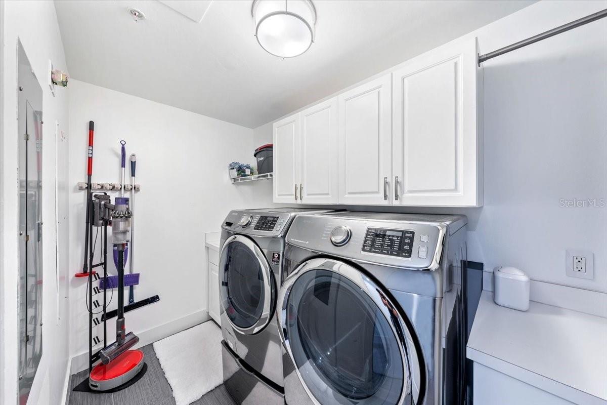 Image 31 of 37 For 2104 1st Street 1402