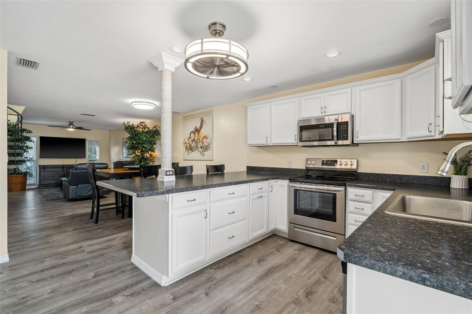 Image 16 of 47 For 4803 Santa Barbara Court 5