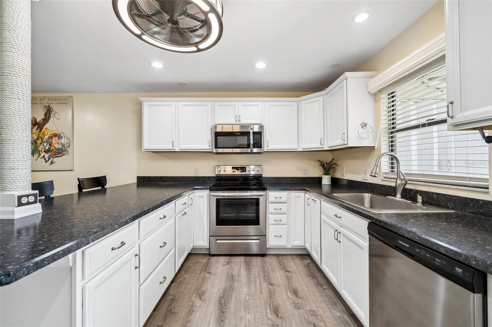 Image 19 of 47 For 4803 Santa Barbara Court 5