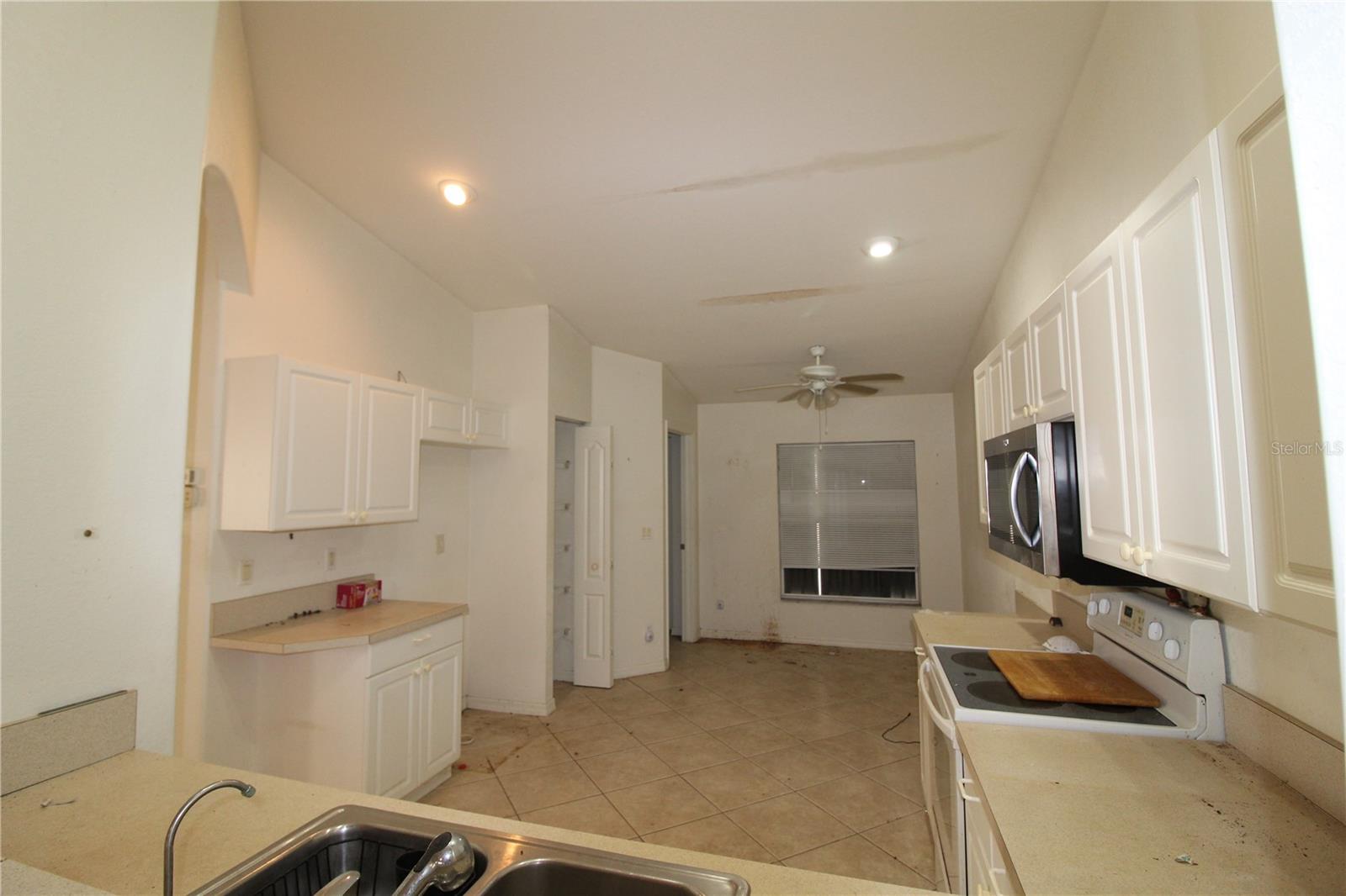 Image 2 of 8 For 3803 Albacete Circle 64
