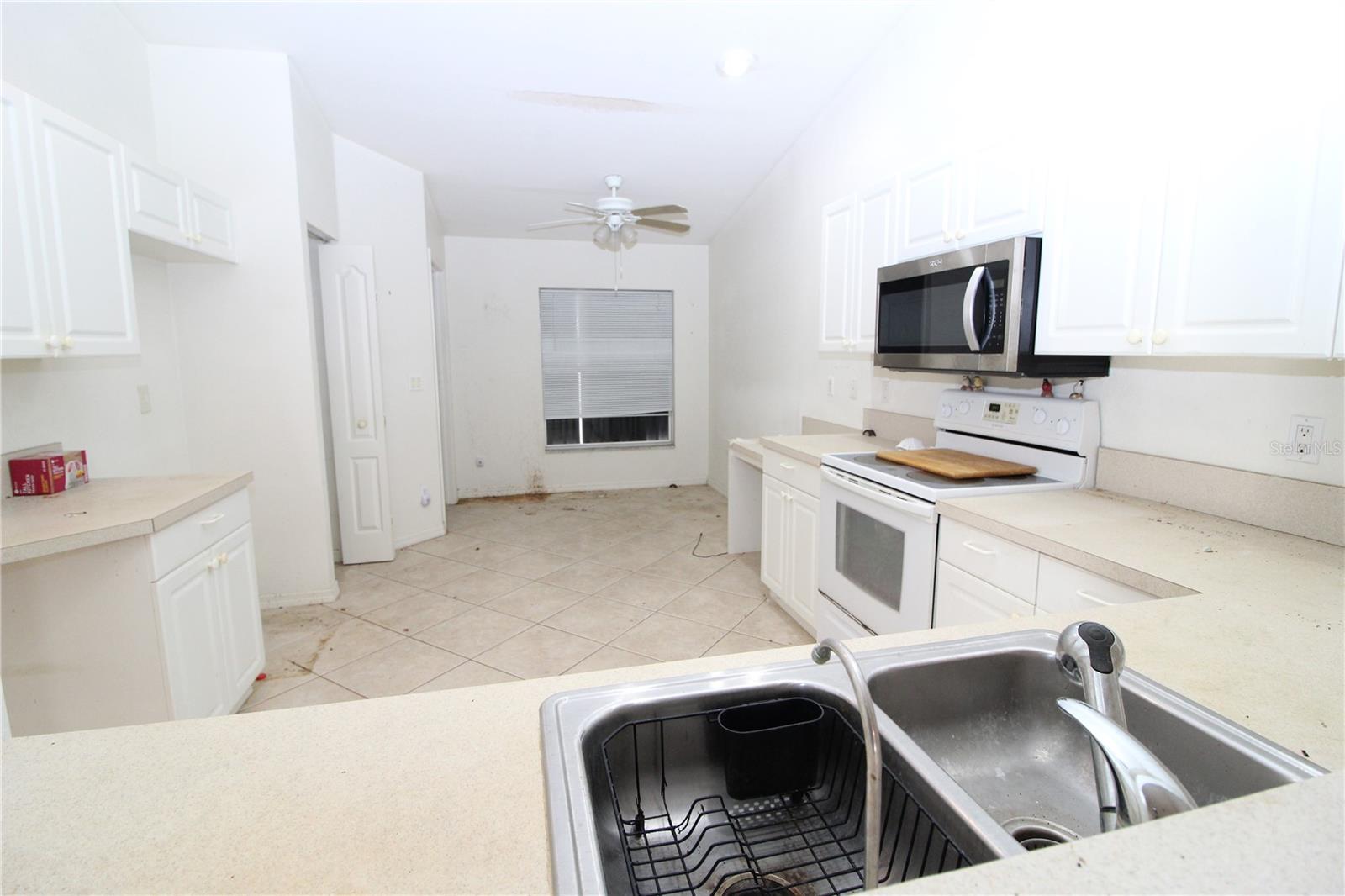 Image 3 of 8 For 3803 Albacete Circle 64