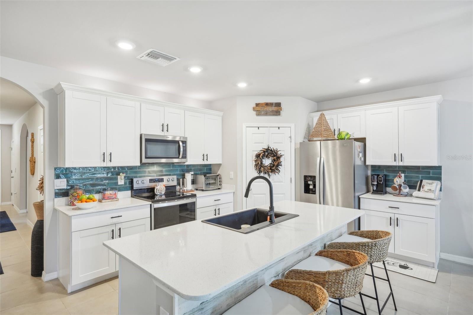 Image 11 of 46 For 25157 Alcazar
