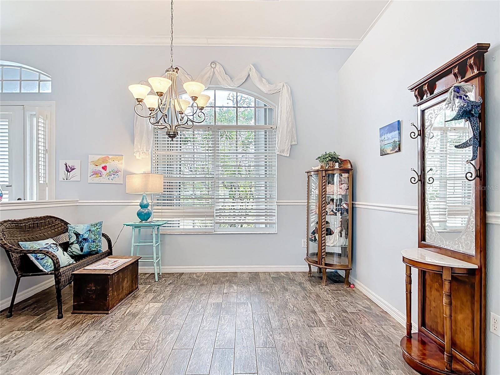 Image 10 of 49 For 1007 Comstock Street