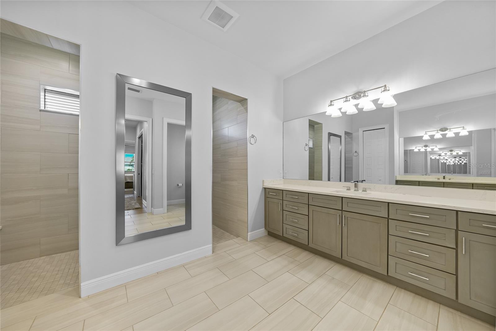 Image 36 of 94 For 1801 Los Alamos Drive