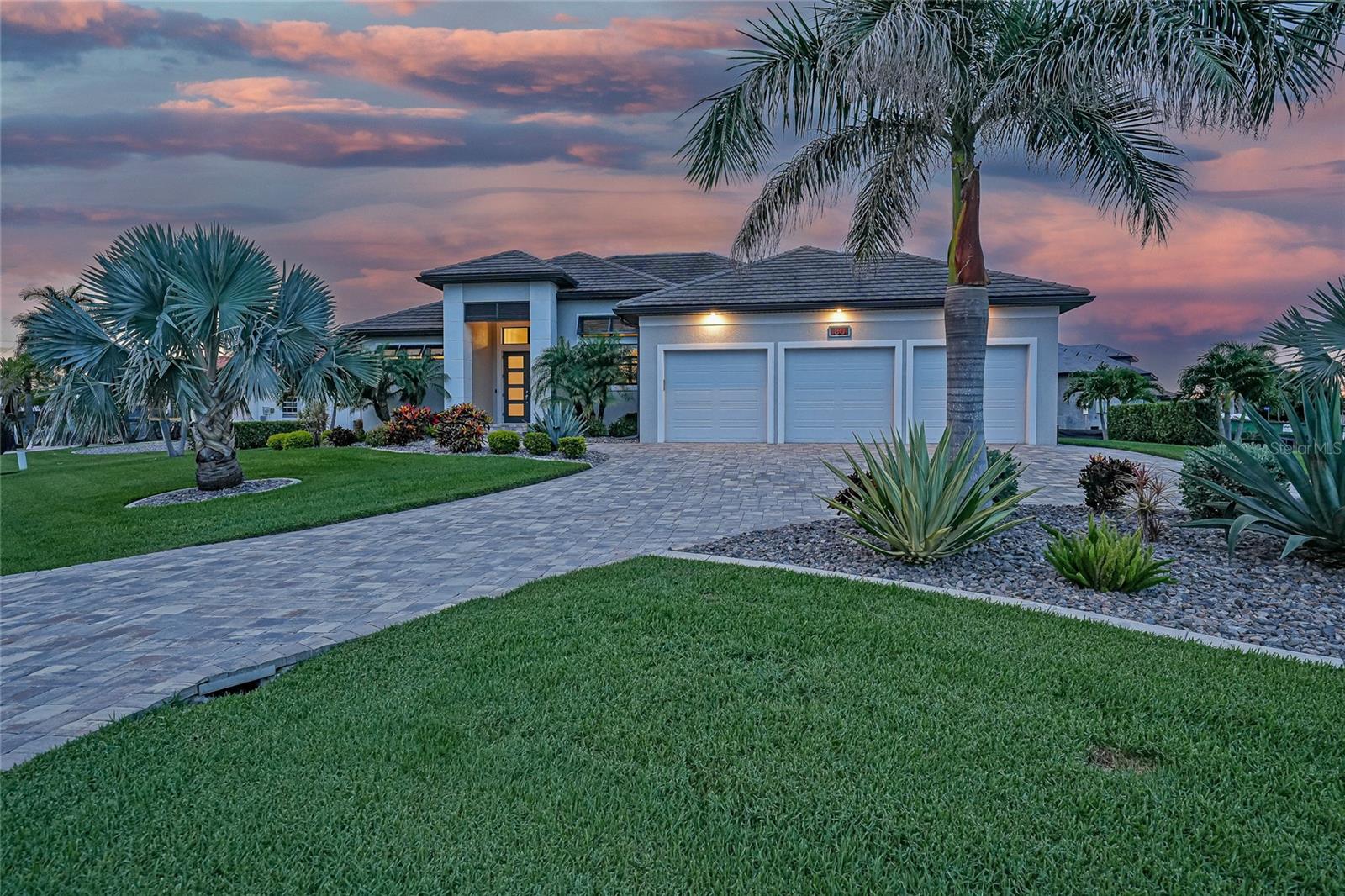 Image 8 of 94 For 1801 Los Alamos Drive