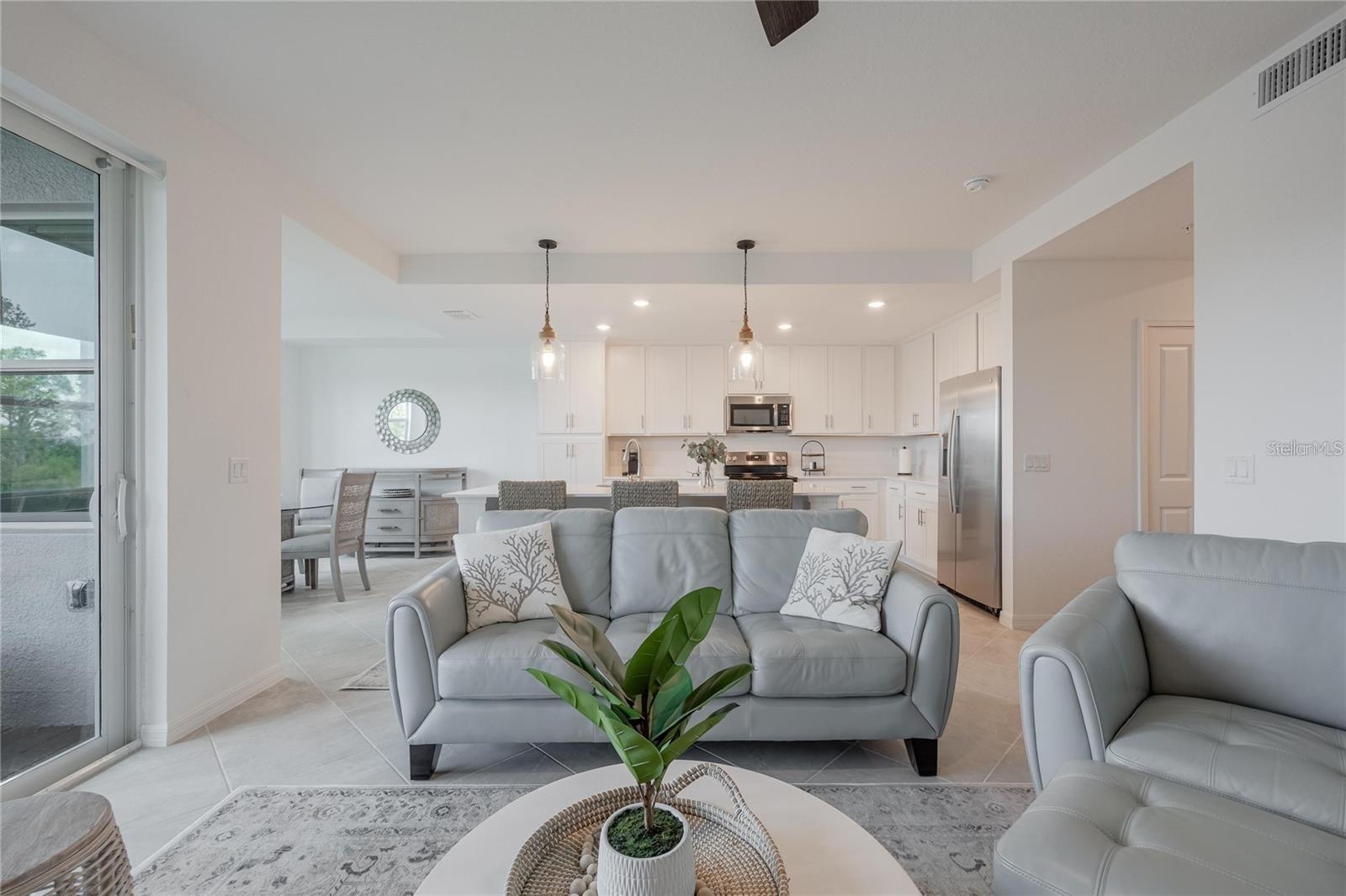 Image 5 of 39 For 14141 Heritage Landing Boulevard 912