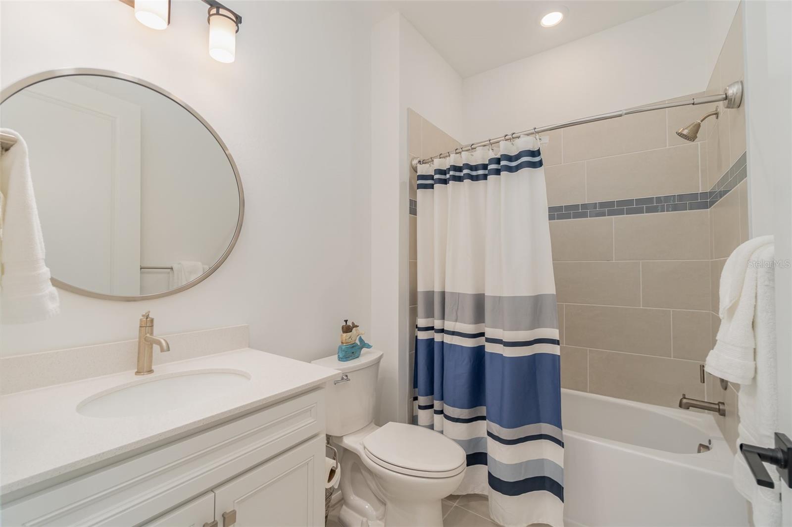 Image 22 of 49 For 42771 Valley Brooks Street