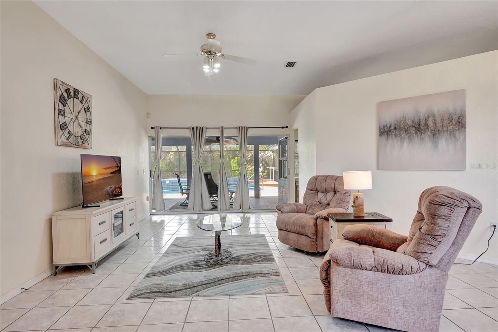 Image 11 of 43 For 421 Strasburg Drive