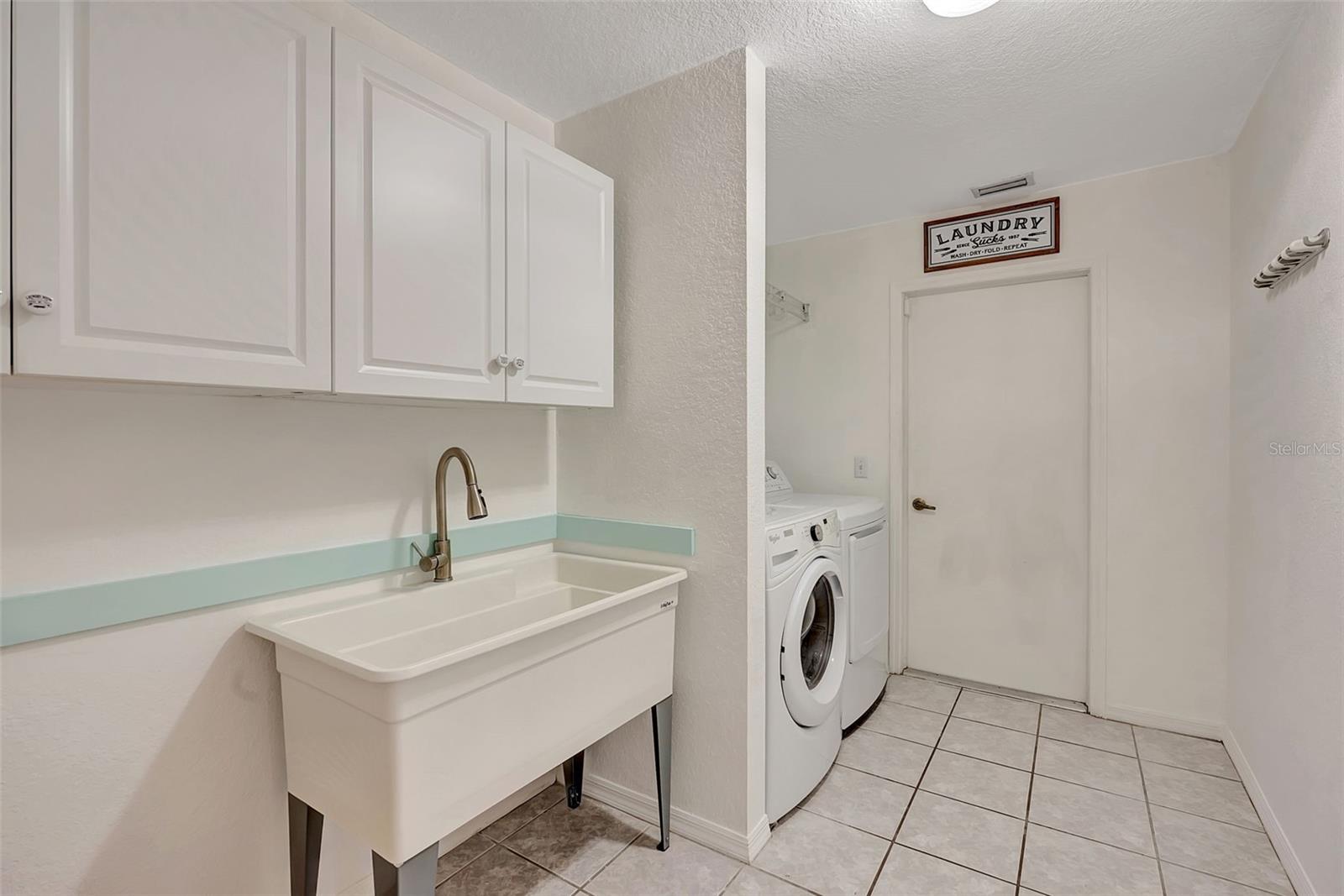 Image 32 of 43 For 421 Strasburg Drive