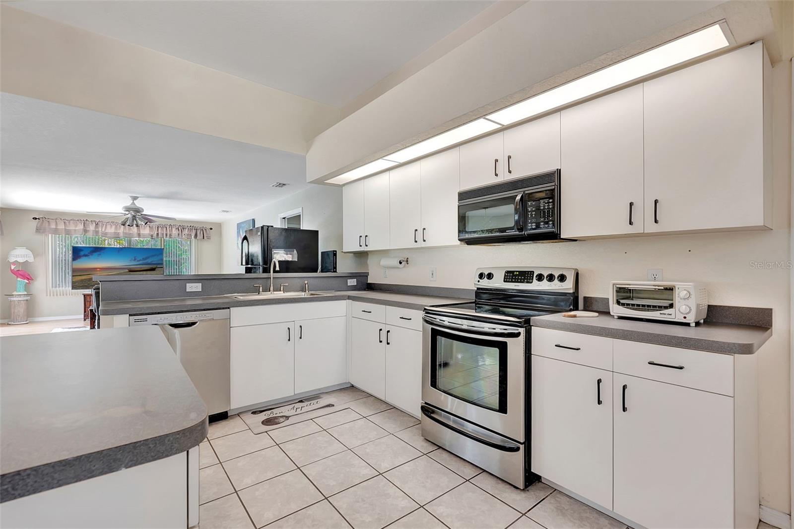Image 6 of 43 For 421 Strasburg Drive