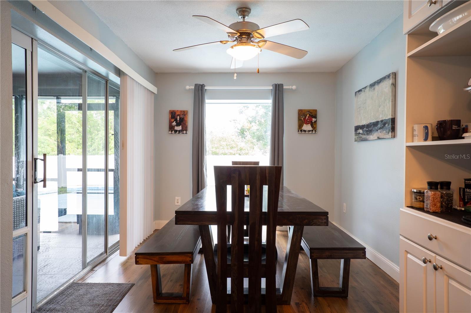 Image 10 of 41 For 21220 Pemberton Avenue