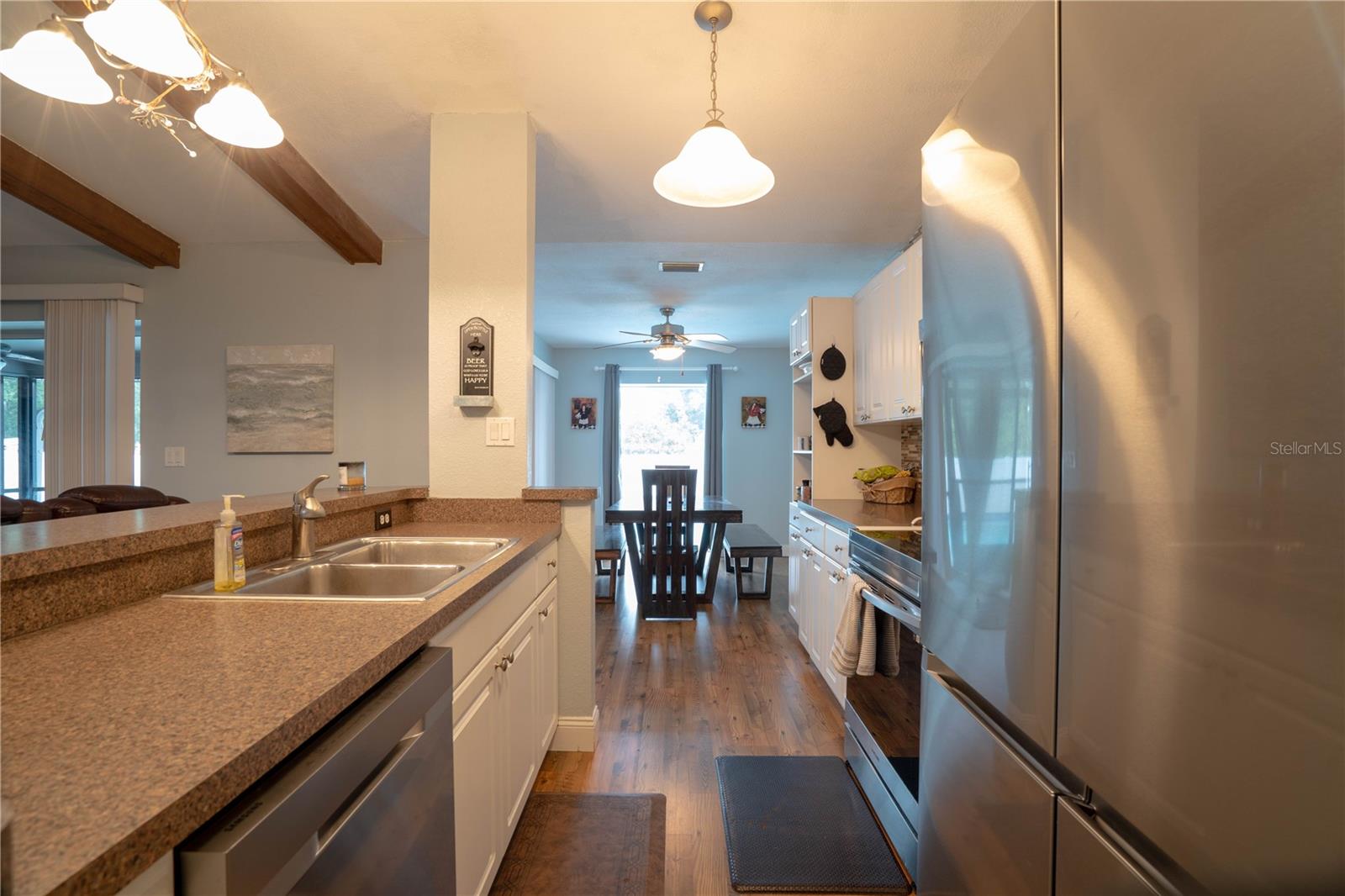Image 14 of 41 For 21220 Pemberton Avenue