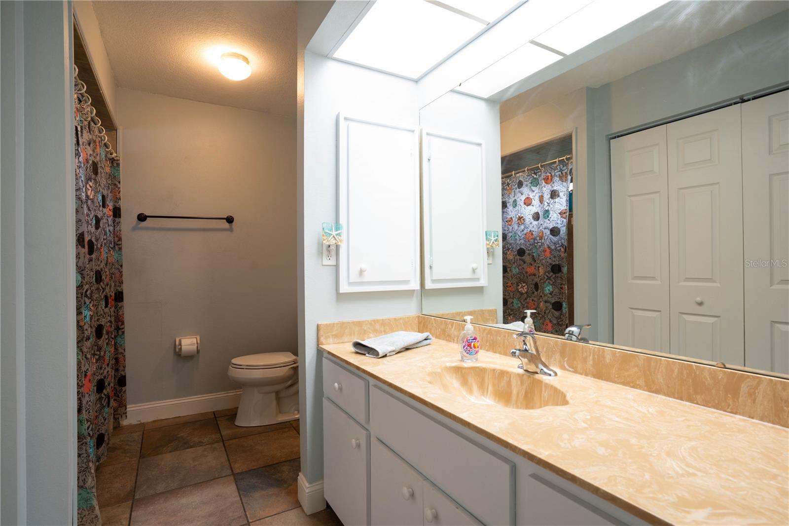 Image 23 of 41 For 21220 Pemberton Avenue