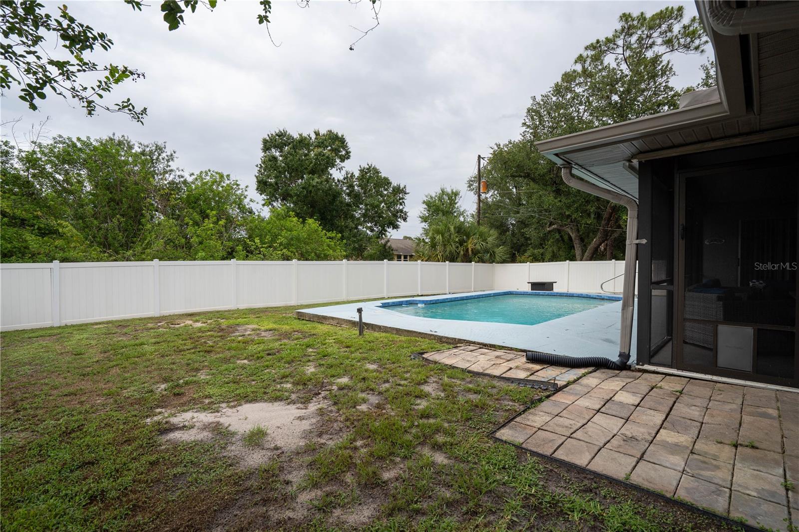 Image 27 of 41 For 21220 Pemberton Avenue