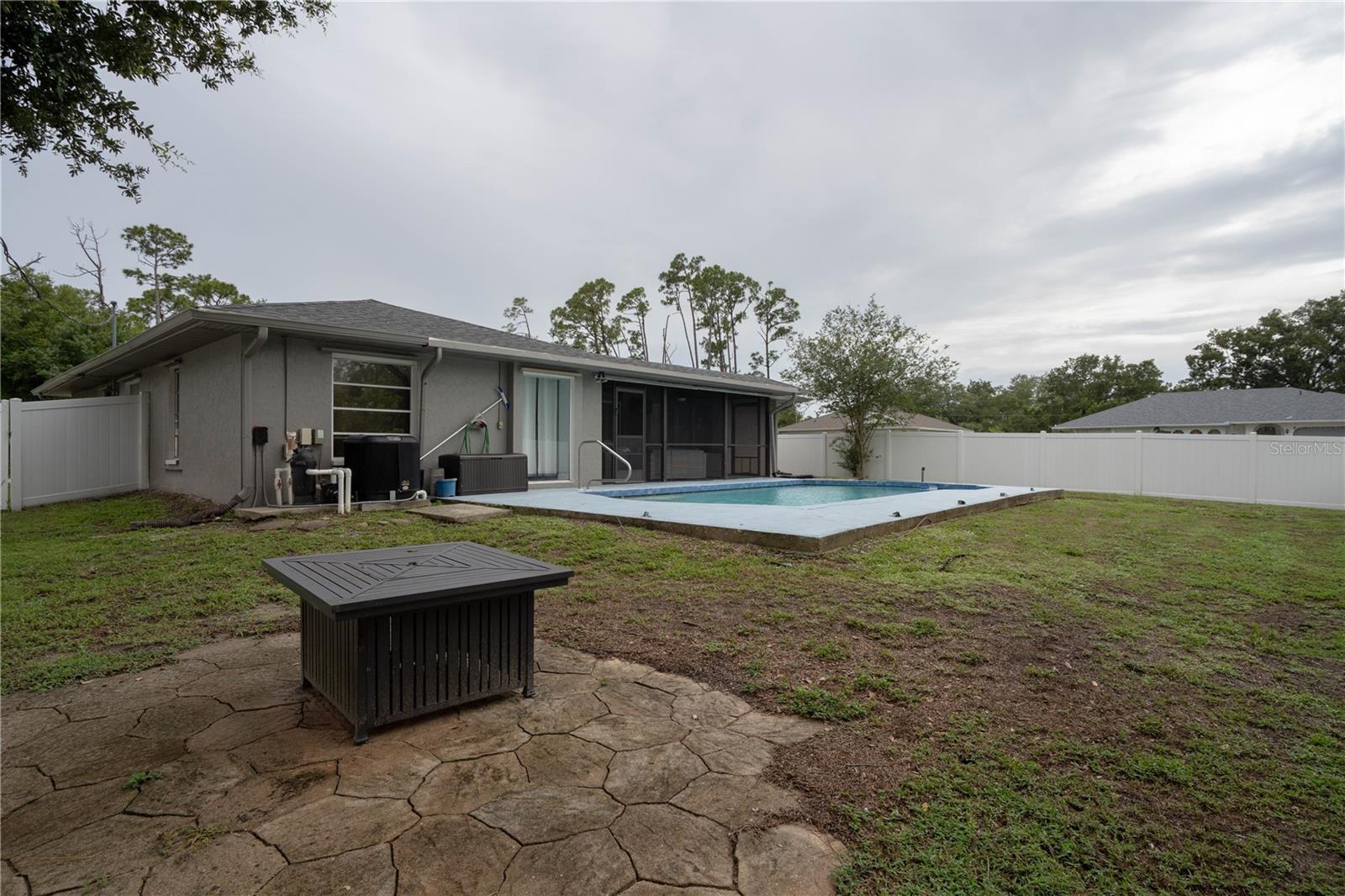 Image 30 of 41 For 21220 Pemberton Avenue