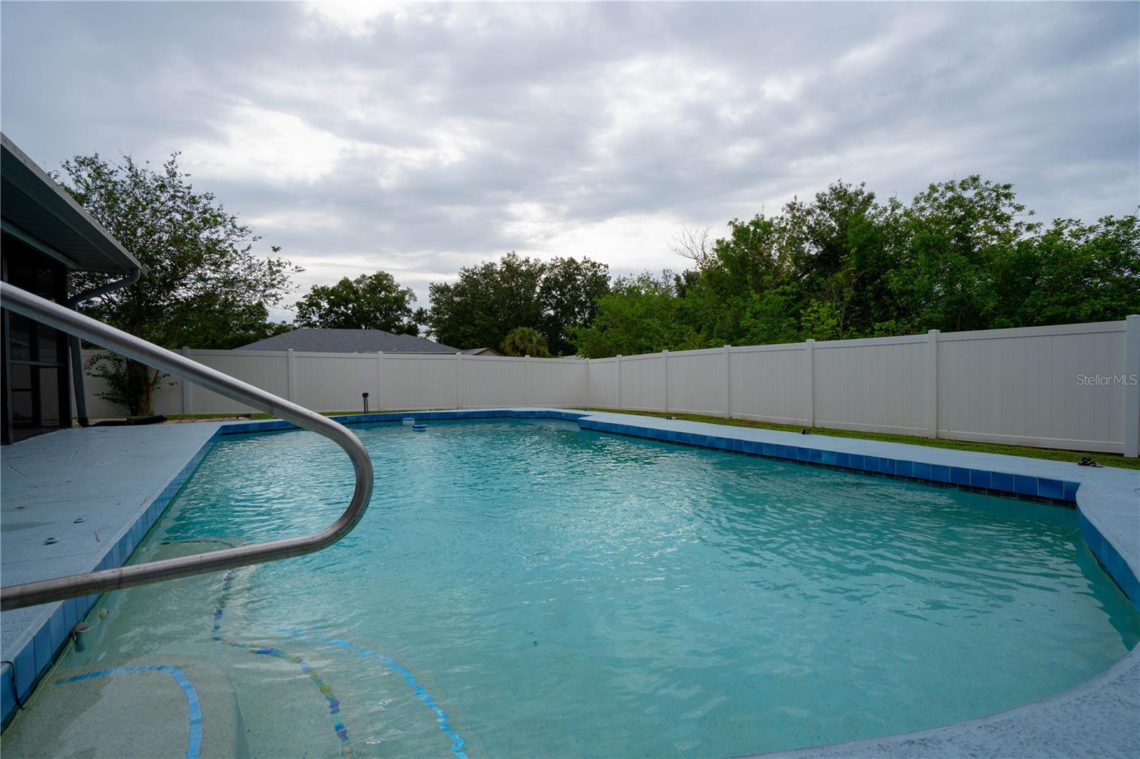 Image 31 of 41 For 21220 Pemberton Avenue