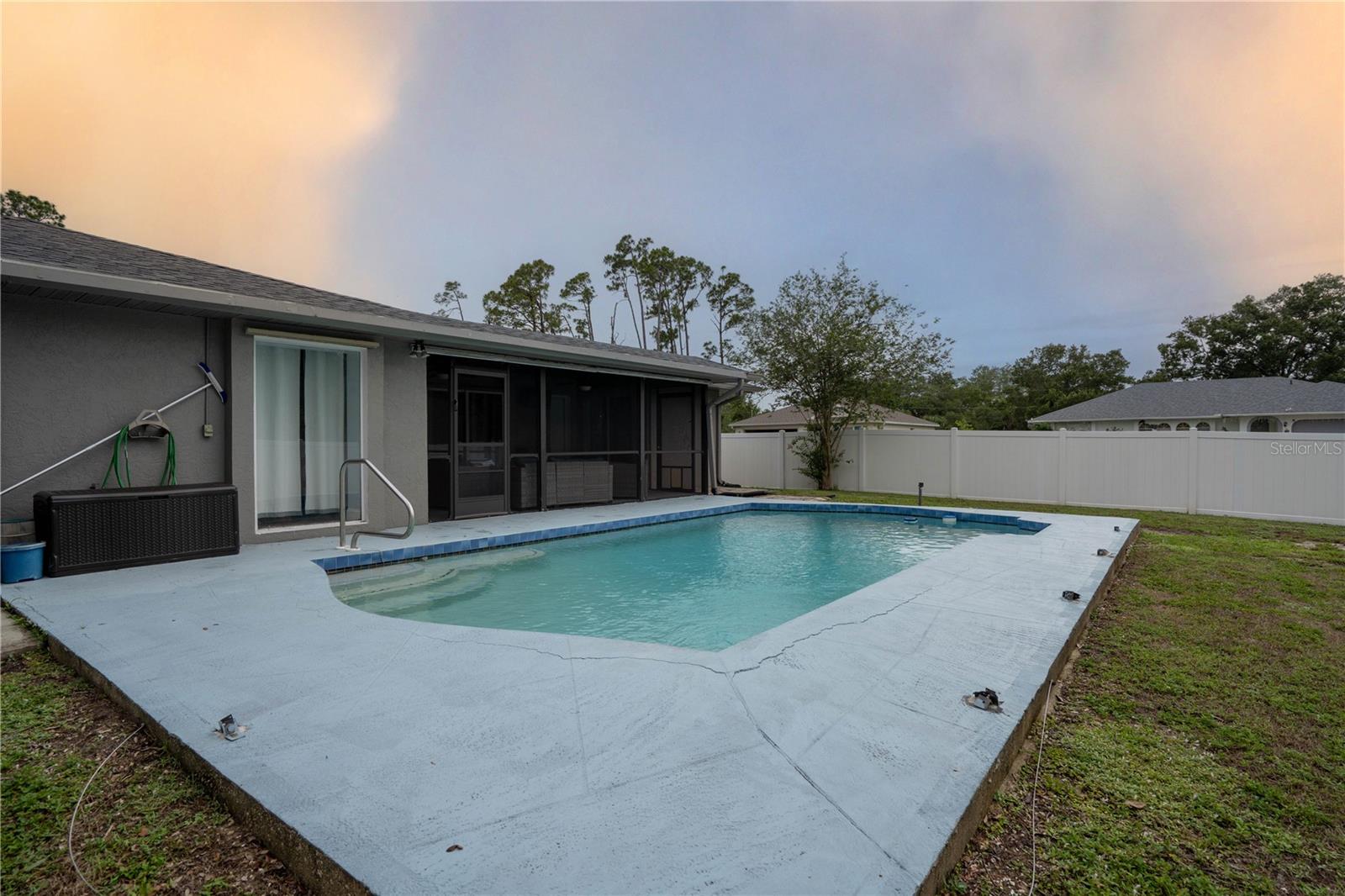 Image 32 of 41 For 21220 Pemberton Avenue