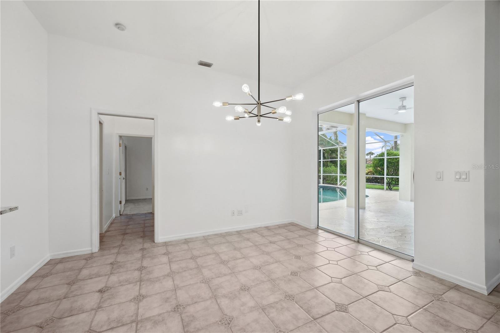 Image 10 of 42 For 11810 Woodshire Circle