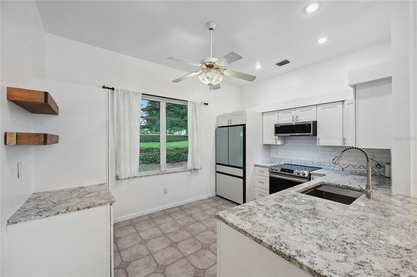 Image 12 of 42 For 11810 Woodshire Circle