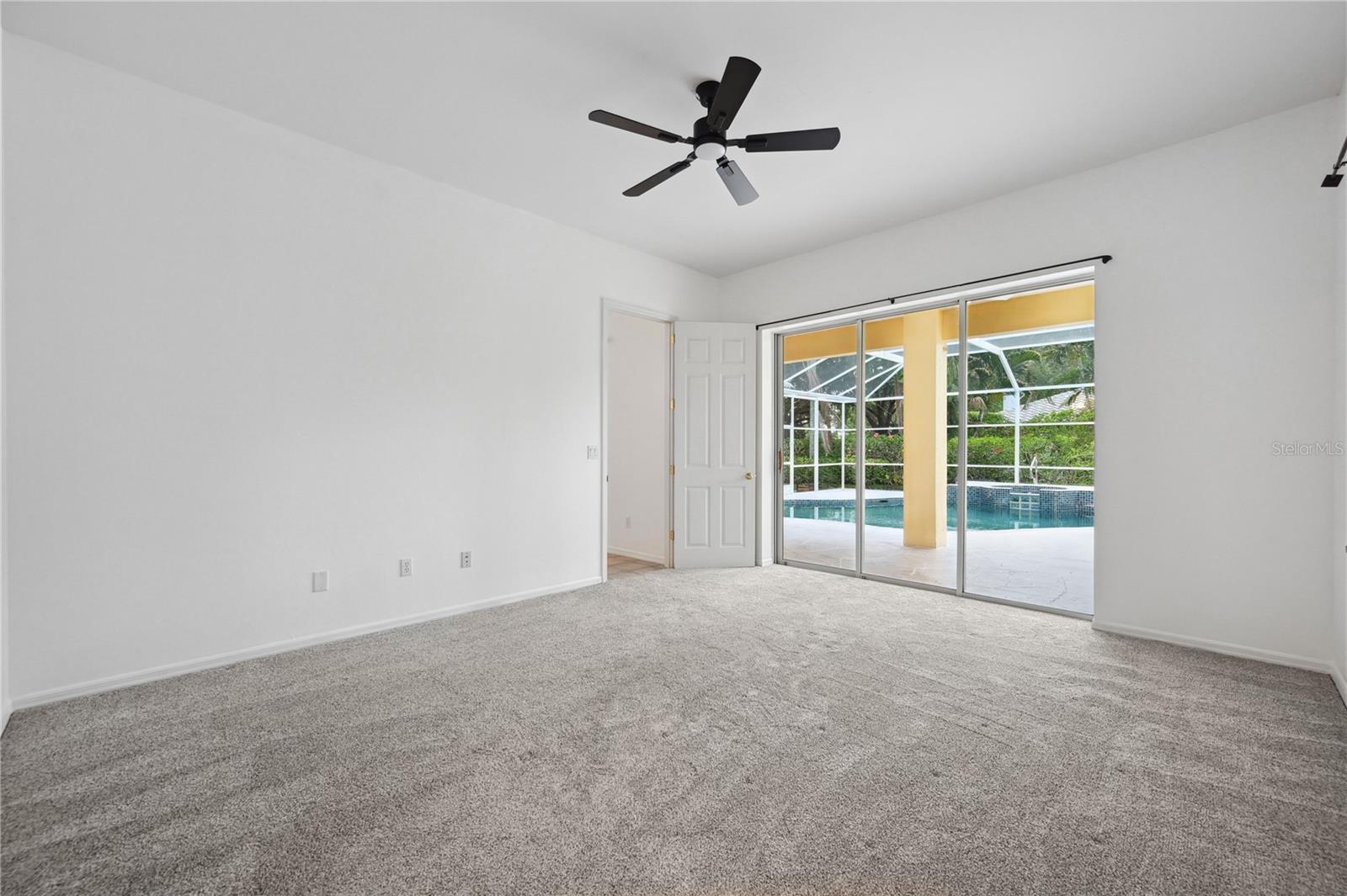 Image 17 of 42 For 11810 Woodshire Circle