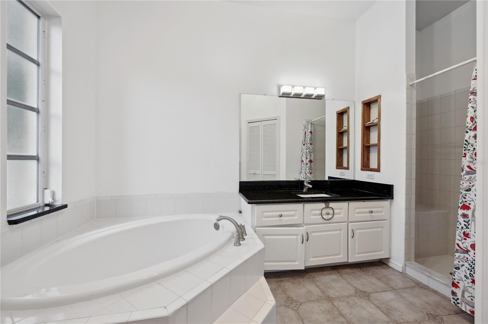 Image 19 of 42 For 11810 Woodshire Circle