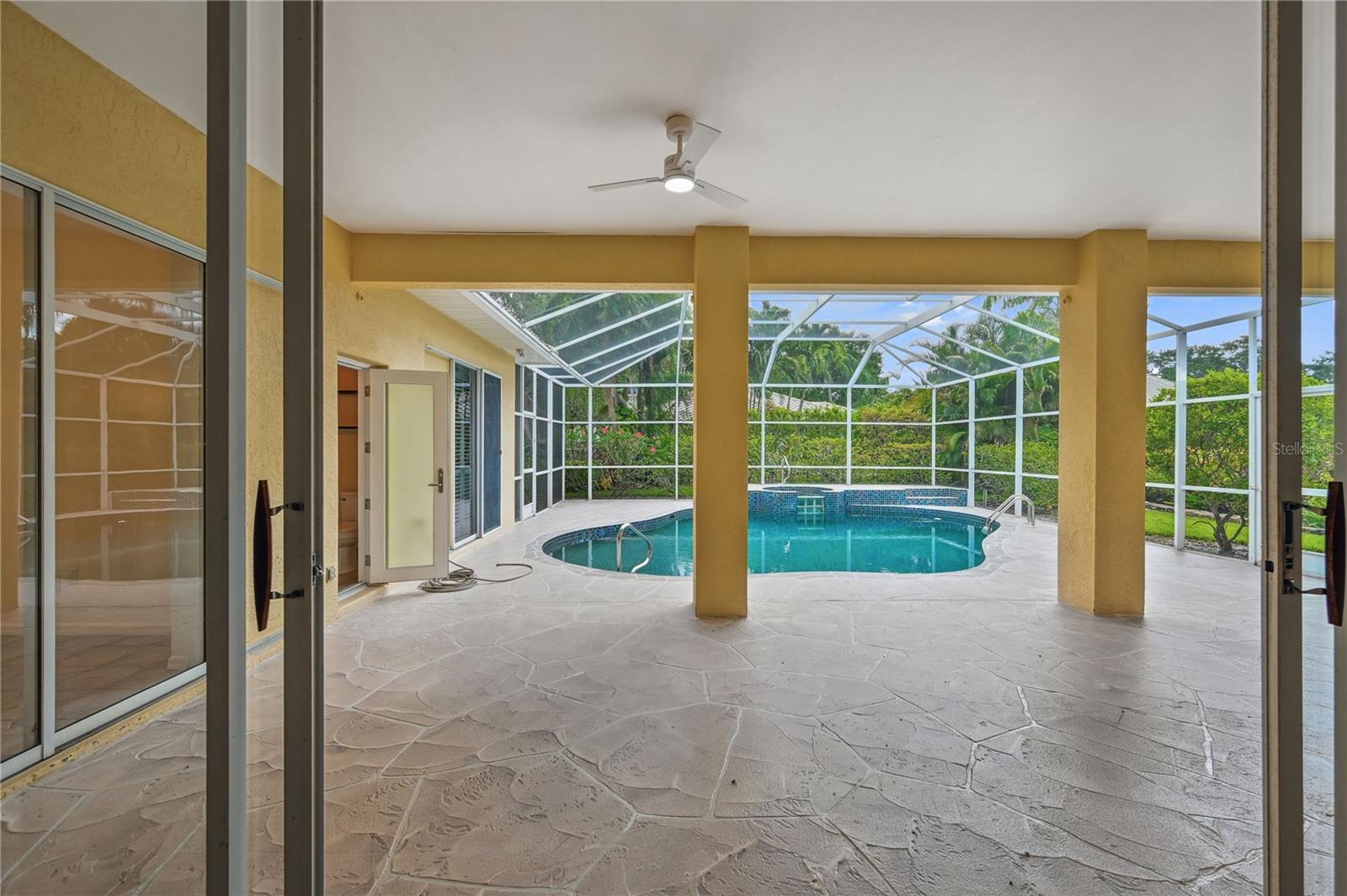Image 29 of 42 For 11810 Woodshire Circle