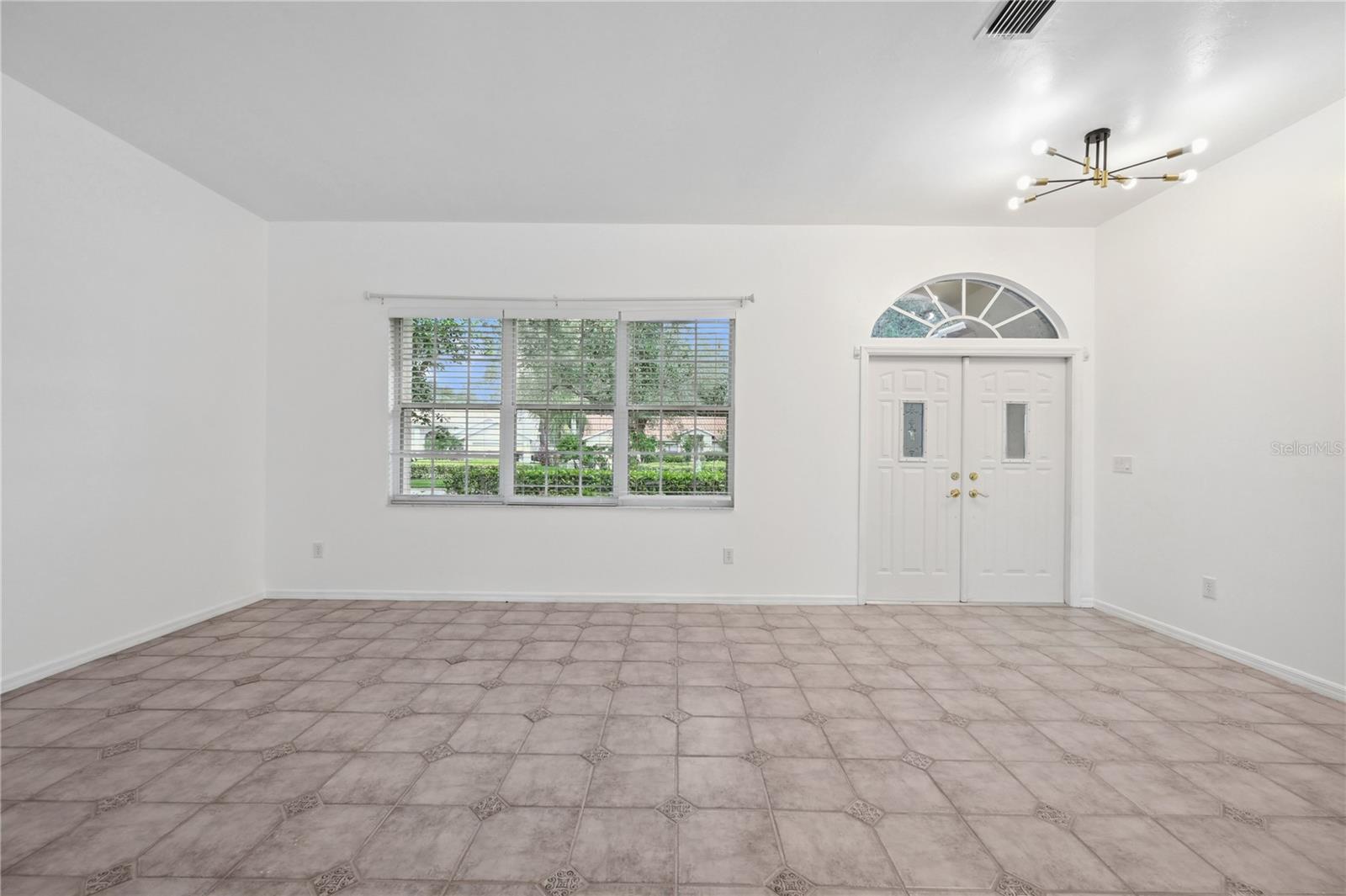 Image 3 of 42 For 11810 Woodshire Circle
