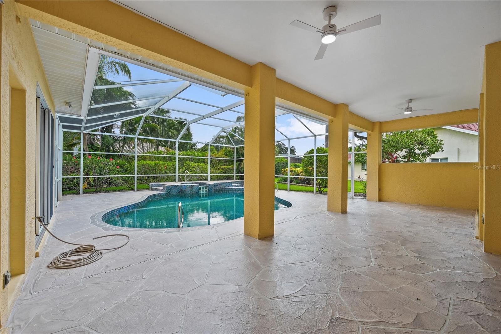 Image 32 of 42 For 11810 Woodshire Circle