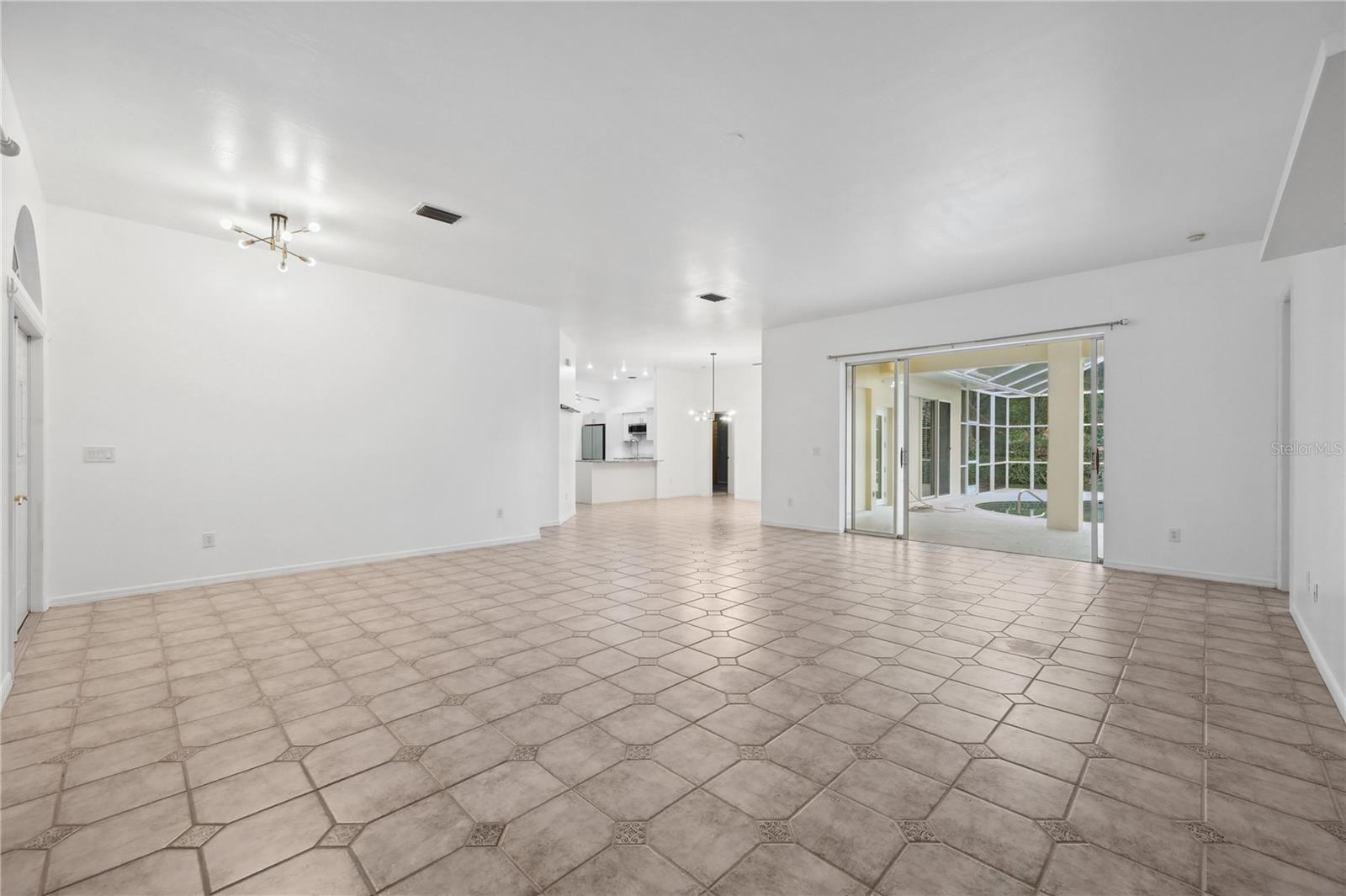 Image 6 of 42 For 11810 Woodshire Circle
