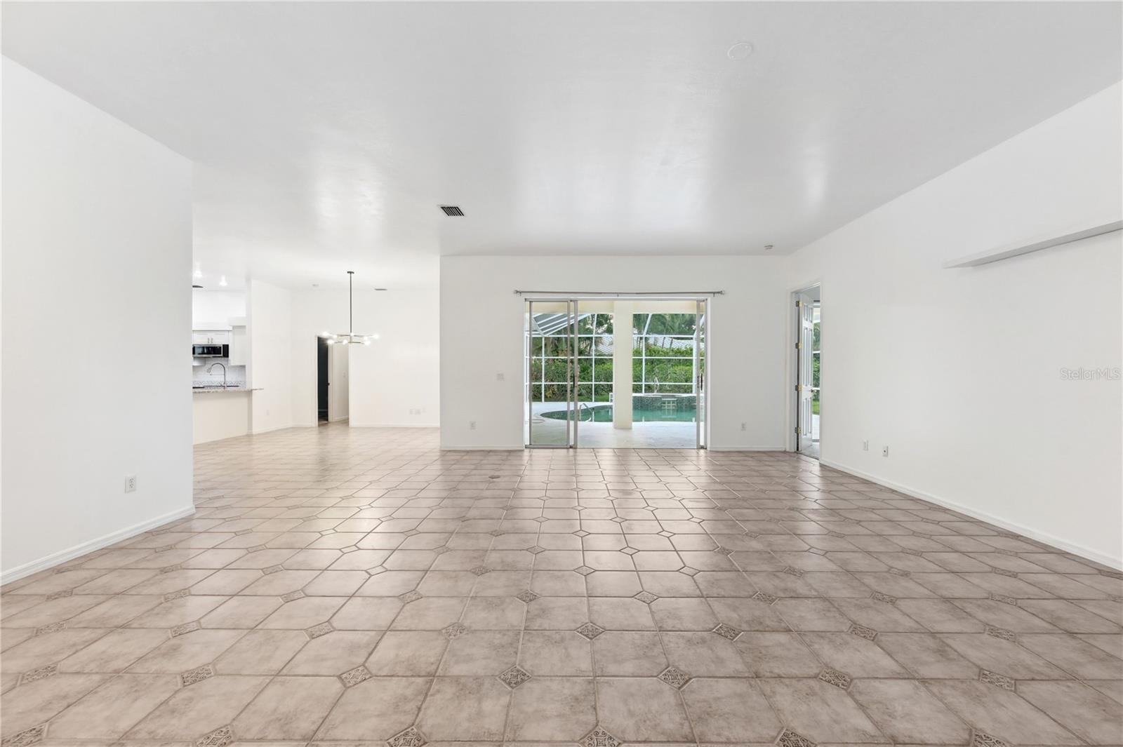 Image 7 of 42 For 11810 Woodshire Circle