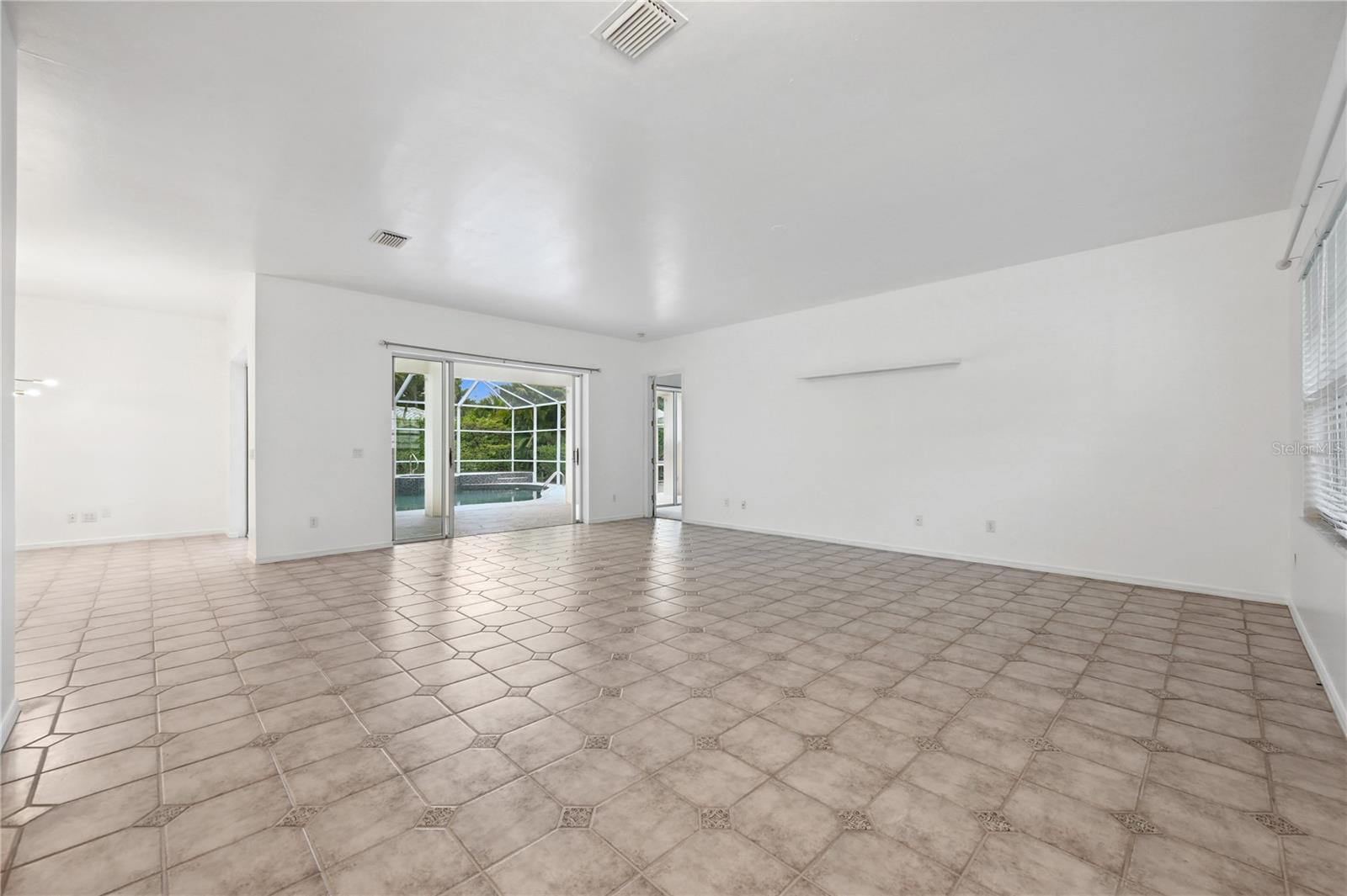 Image 8 of 42 For 11810 Woodshire Circle