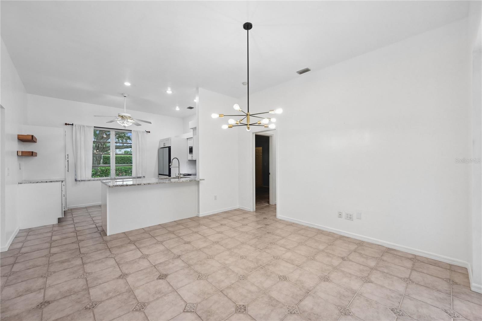Image 9 of 42 For 11810 Woodshire Circle