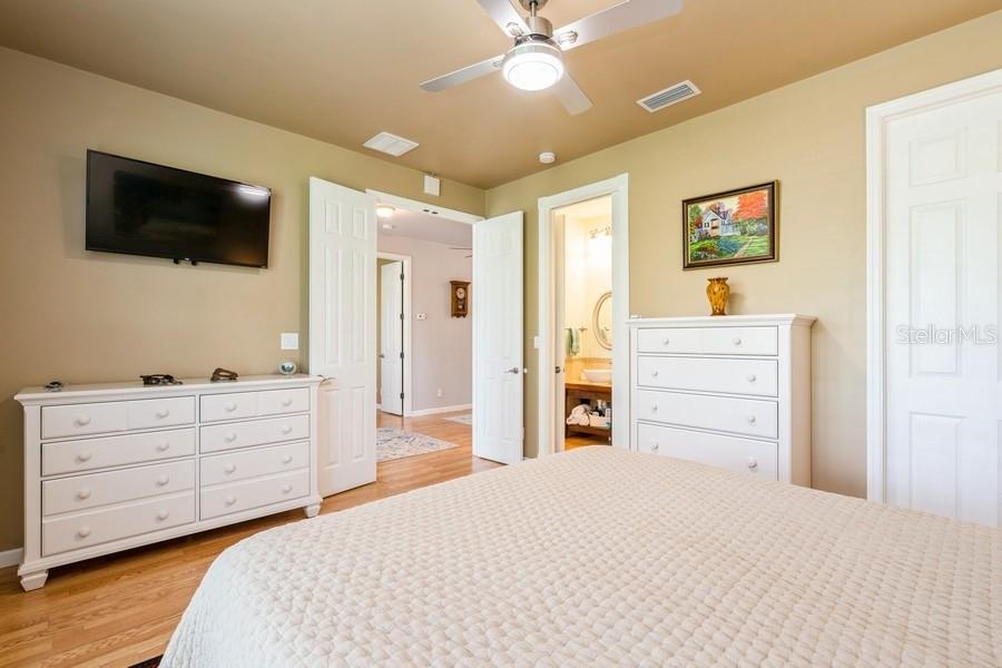 Image 11 of 36 For 7424 Acorn Boulevard
