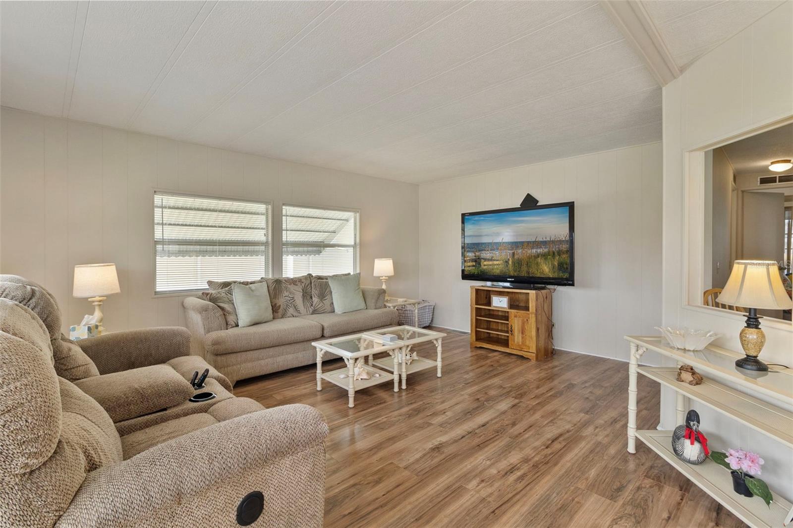Image 10 of 81 For 2100 Kings Highway 94