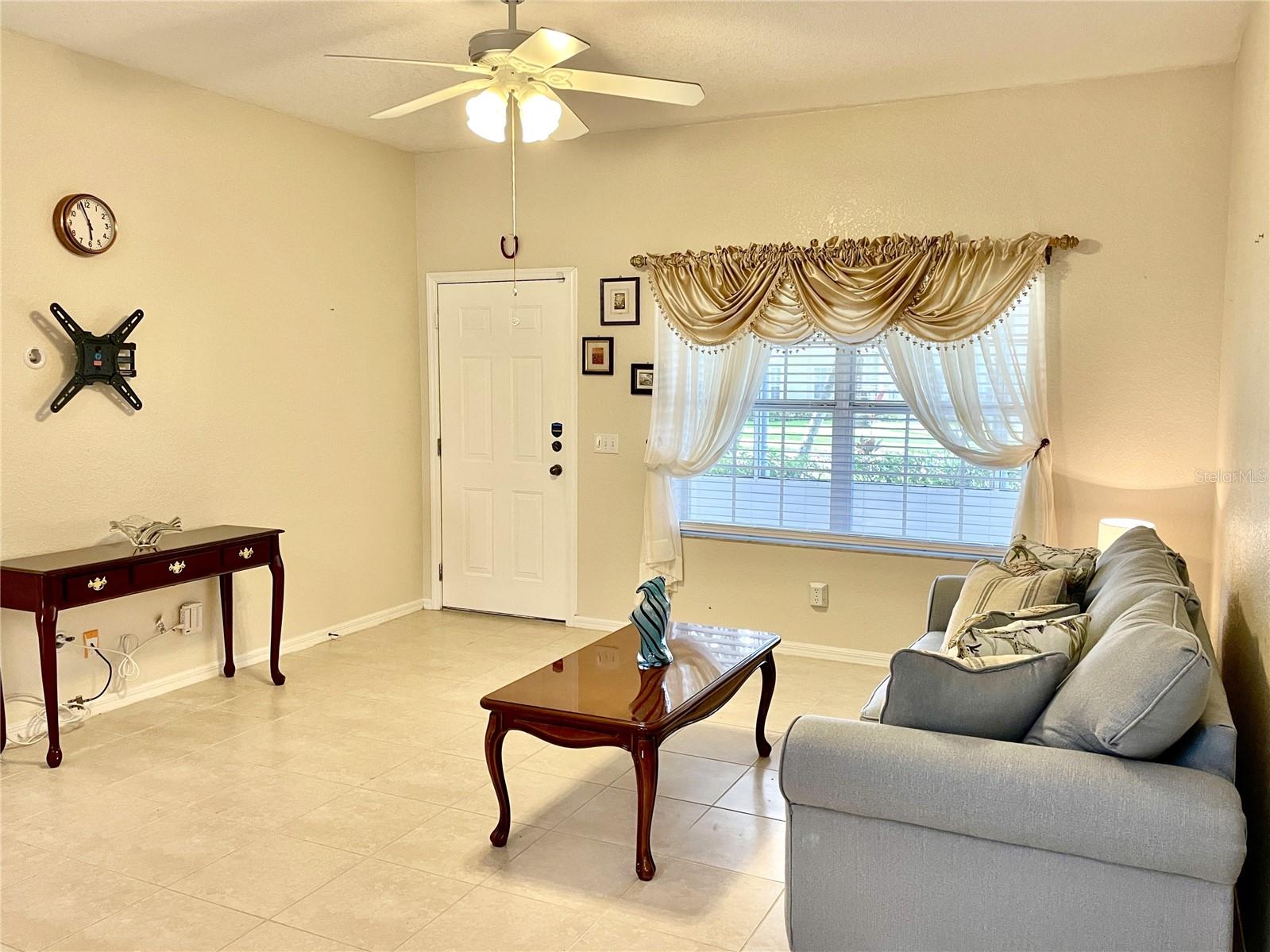 Image 12 of 70 For 1431 Red Oak Lane