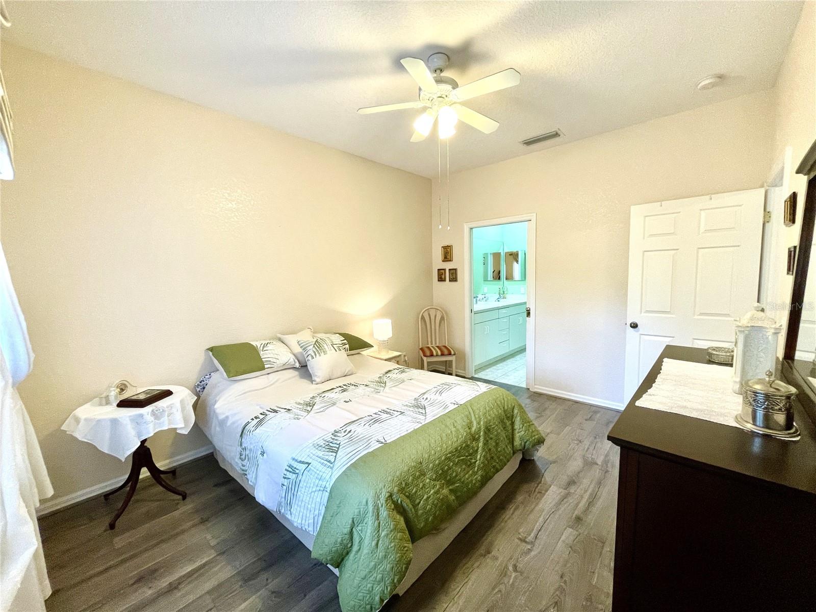 Image 32 of 70 For 1431 Red Oak Lane