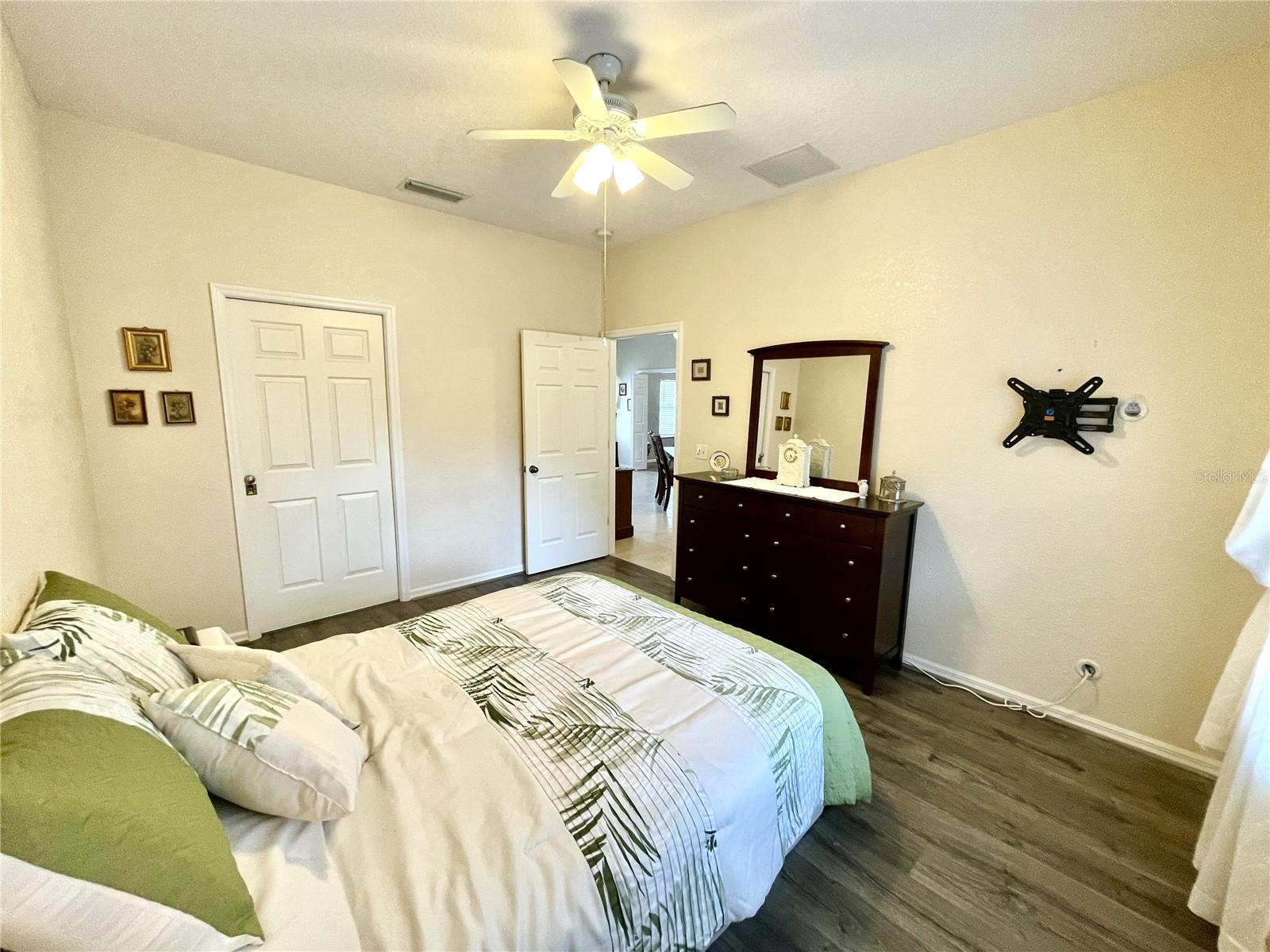 Image 33 of 70 For 1431 Red Oak Lane