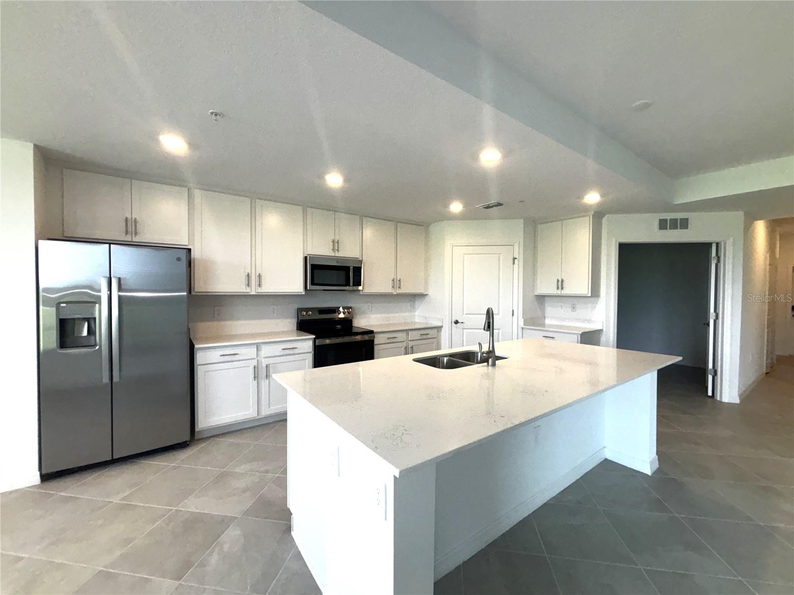 Image 4 of 42 For 12470 Wellen Golf Street 203