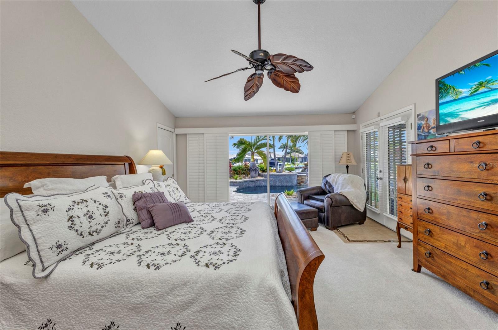Image 11 of 99 For 250 Freeport Court