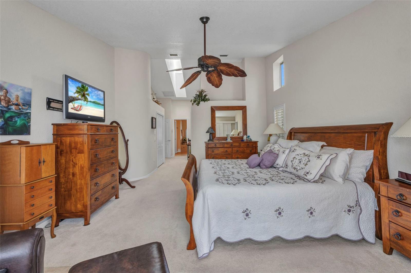 Image 12 of 99 For 250 Freeport Court