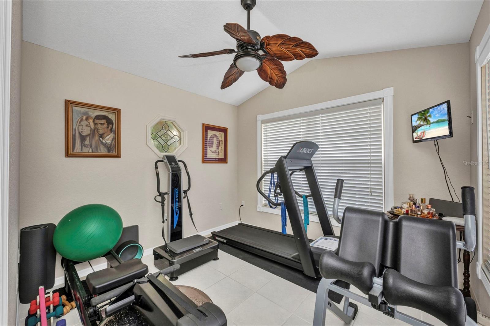 Image 14 of 99 For 250 Freeport Court