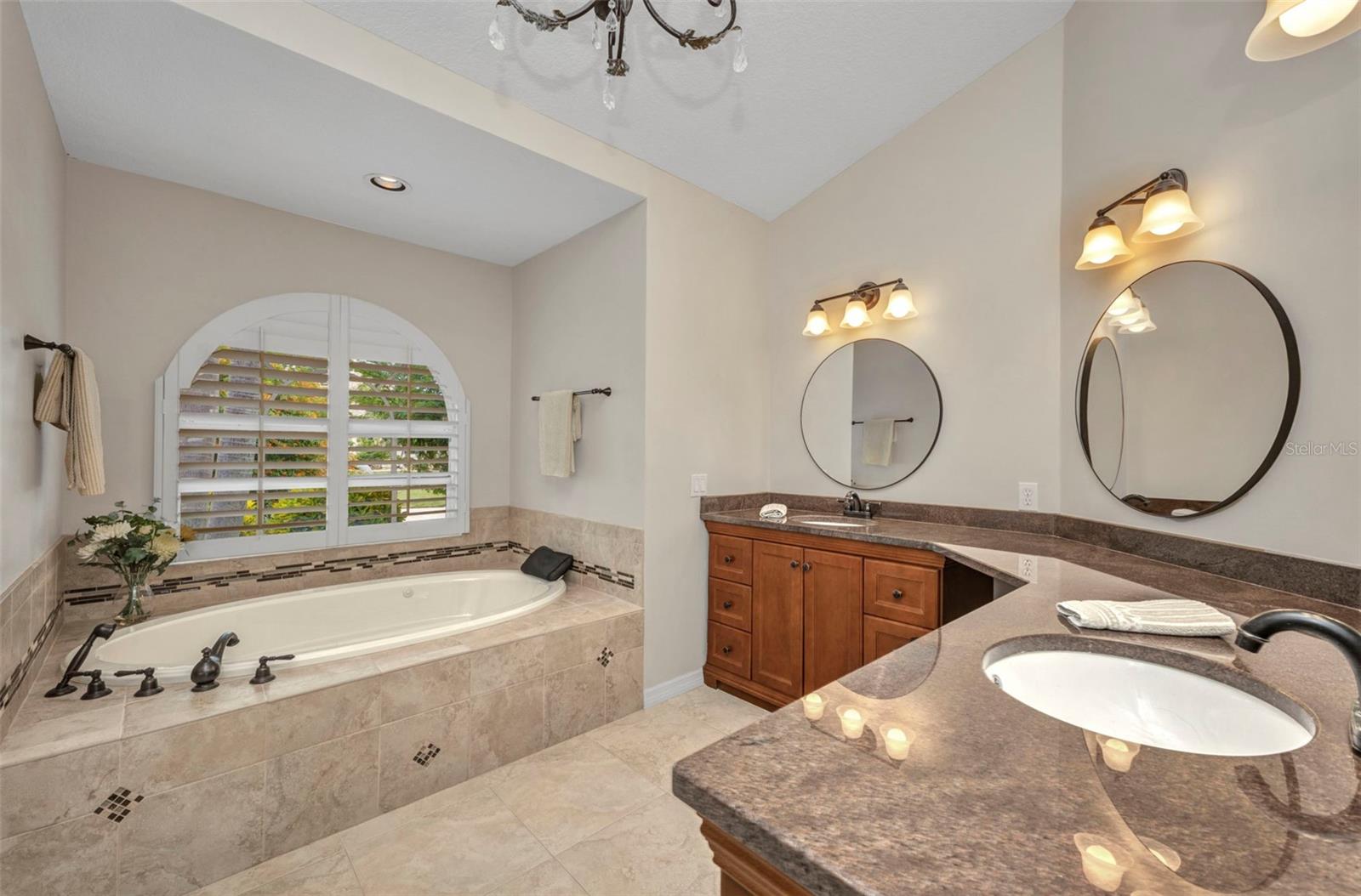 Image 16 of 99 For 250 Freeport Court