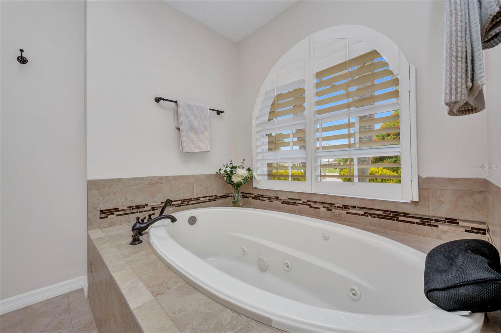 Image 17 of 99 For 250 Freeport Court
