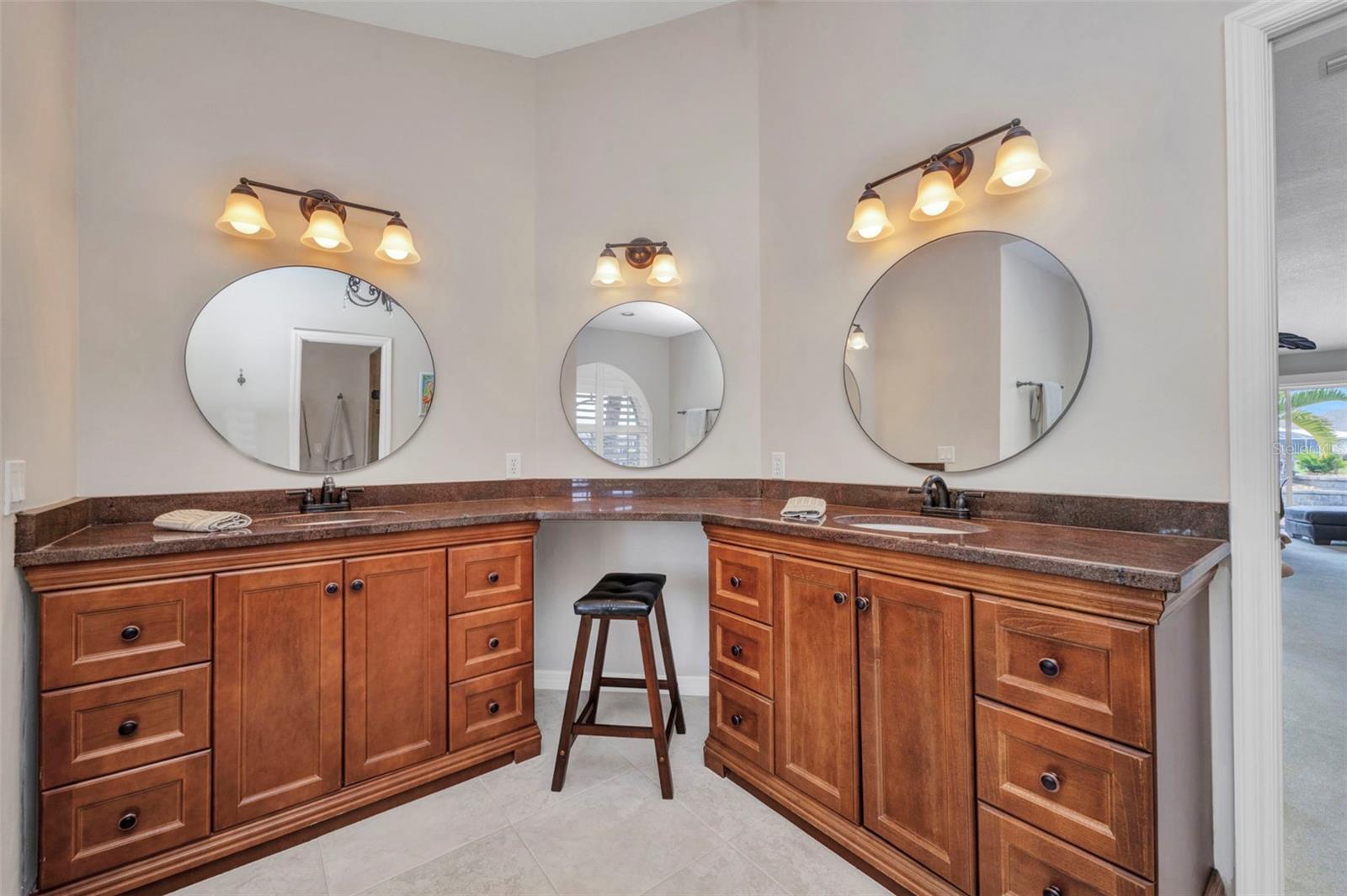 Image 18 of 99 For 250 Freeport Court