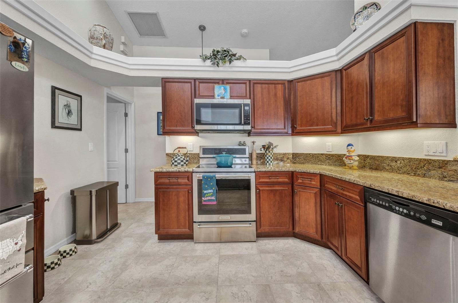Image 38 of 99 For 250 Freeport Court
